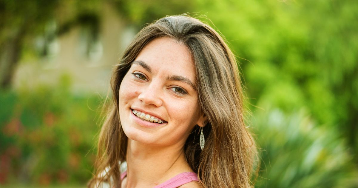 The Ultimate Guide to Eating Out with Braces or Clear Aligners in Summer 2025